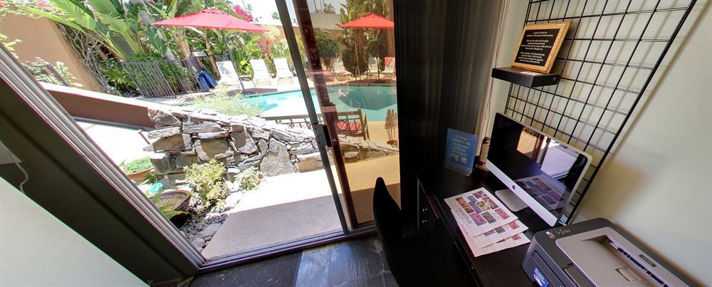 Triangle Inn Clothing Optional Resort For Men ปาล์มสปริงส์ ภายนอก รูปภาพ